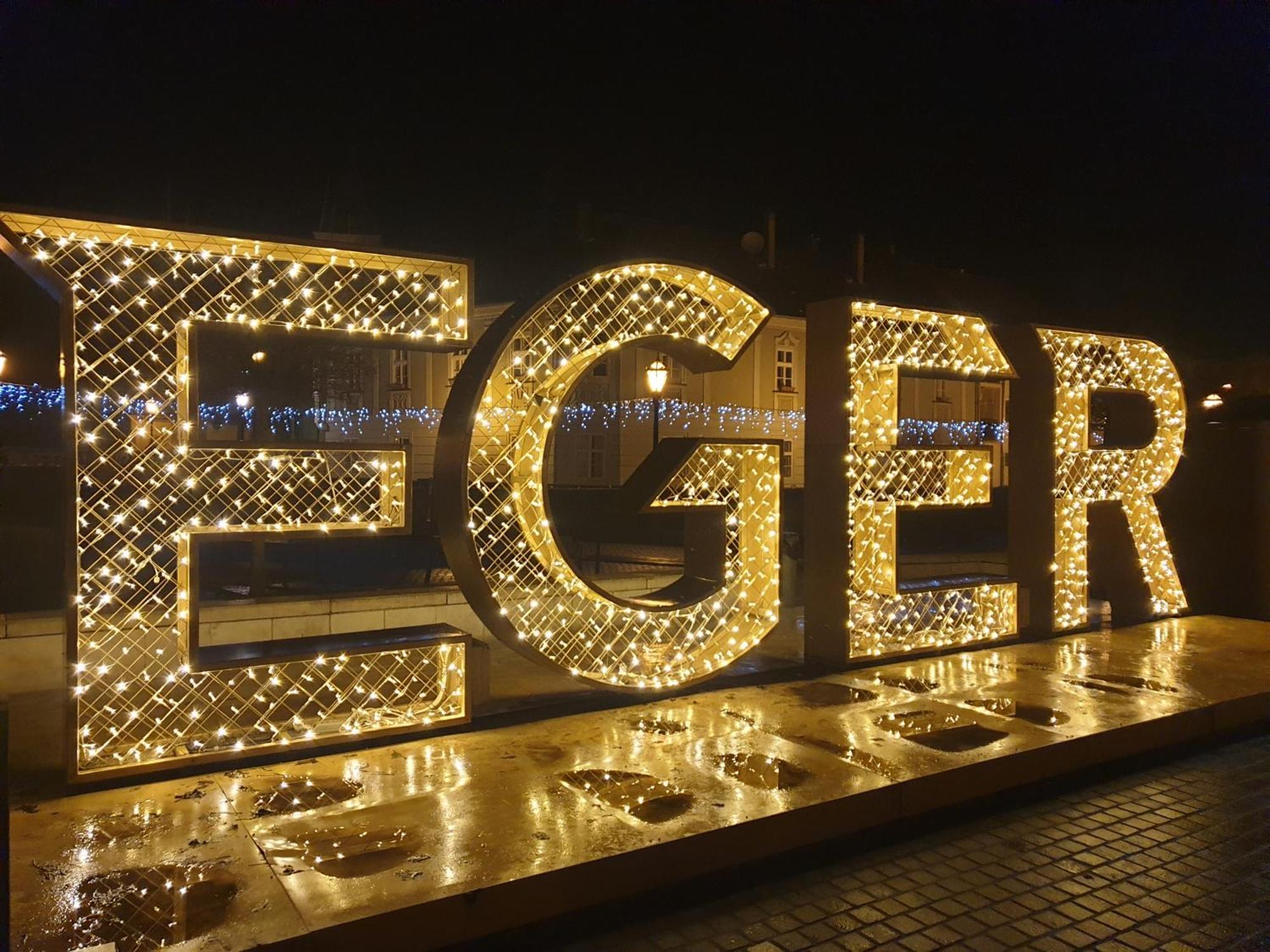 Domino Suite Eger Luaran gambar